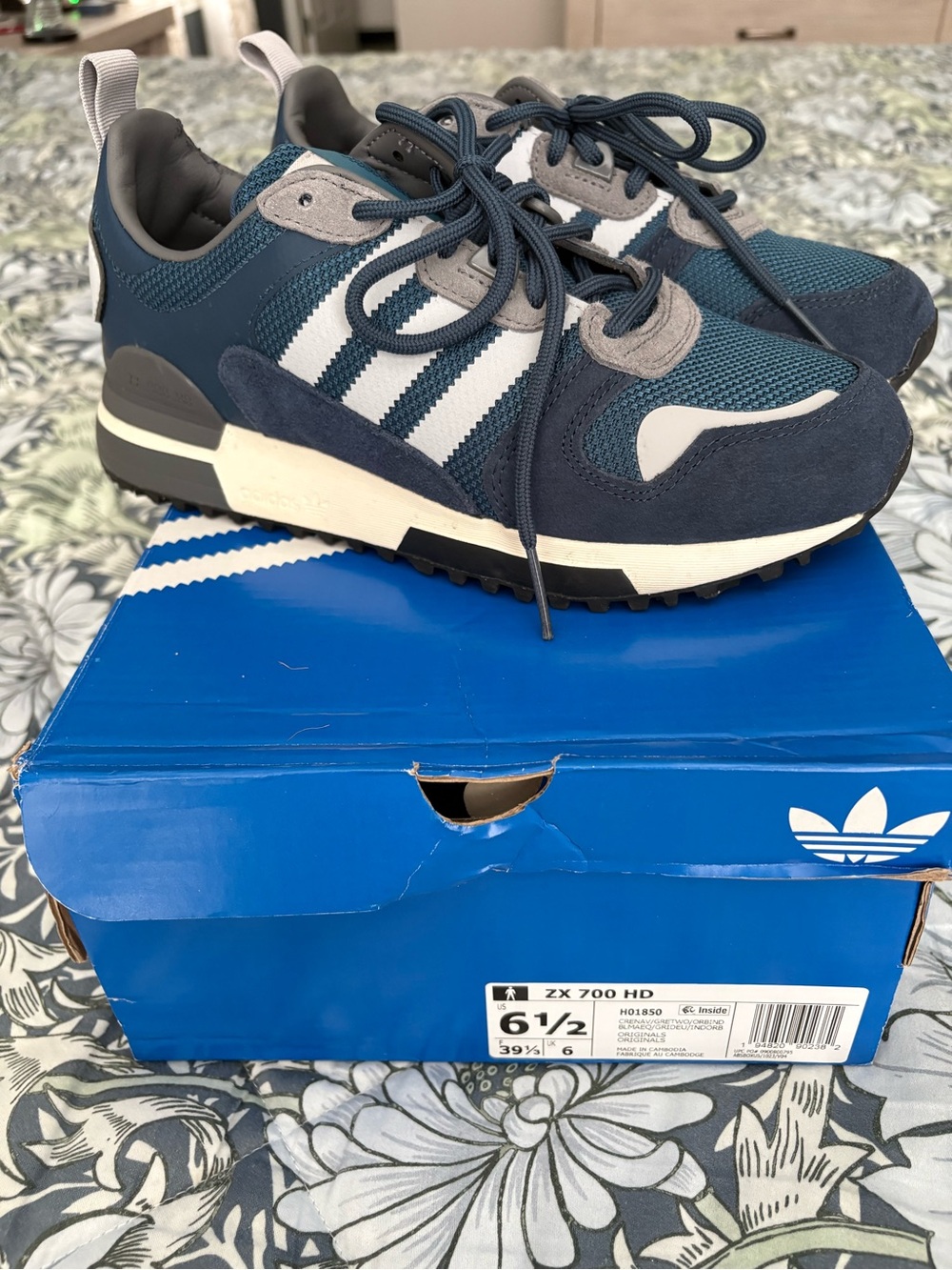 adidas Men’s ZX 700 HD Sneakers - Navy/White/Gray